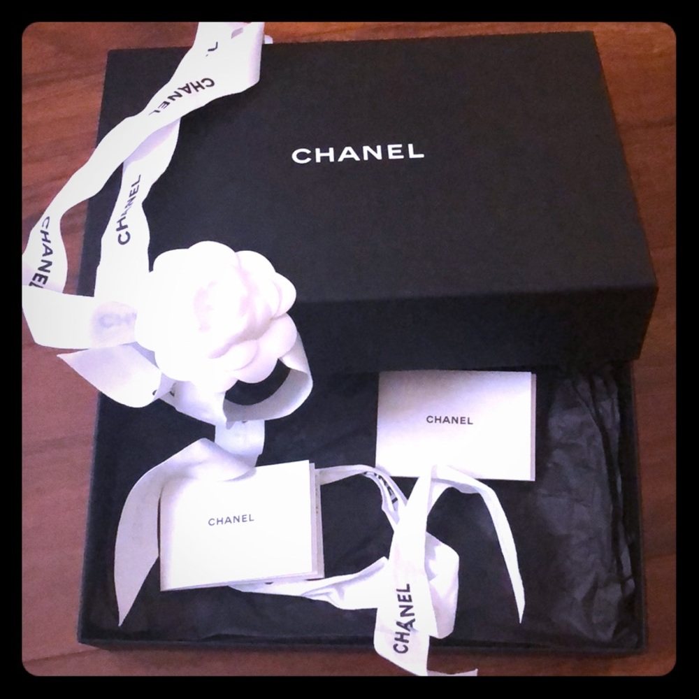 Chanel gift box(more picture with description)